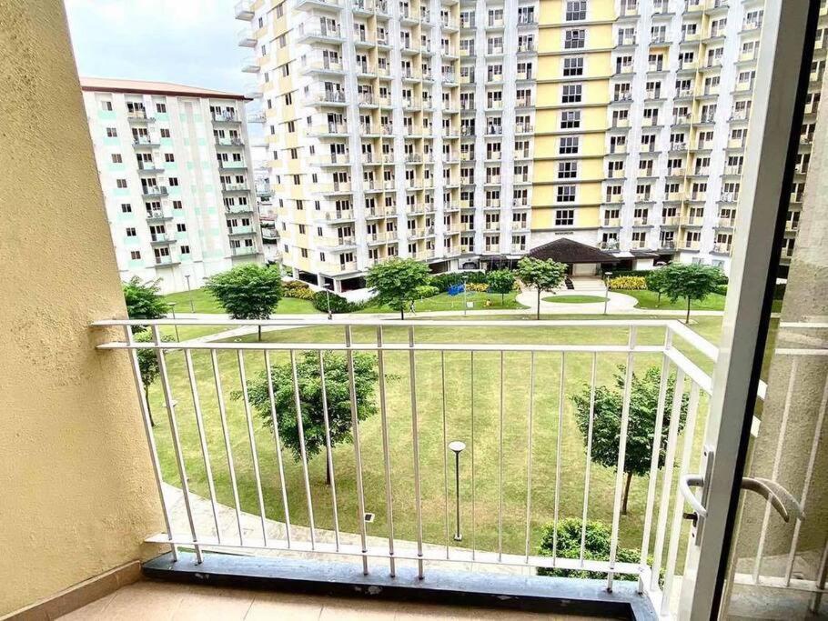 Field Residences Paranaque City Eksteriør bilde